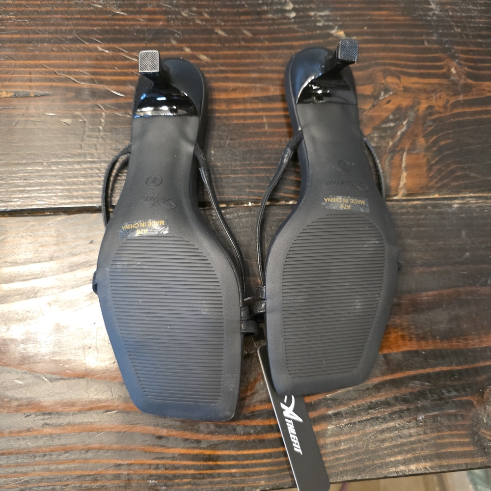 Elegant Black Heels Size 7 Kitten Heels NEW!! - Picture 4 of 4